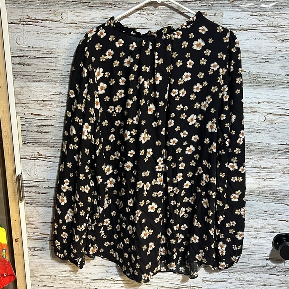 Long sleeve floral shirt size 3X - Picture 8 of 9